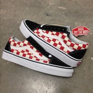 red white black checkered vans